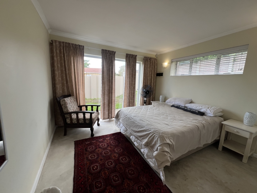 4 Bedroom Property for Sale in Wavecrest Eastern Cape